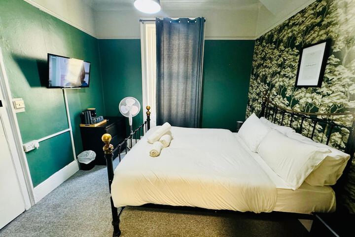 Room 35 of 74
