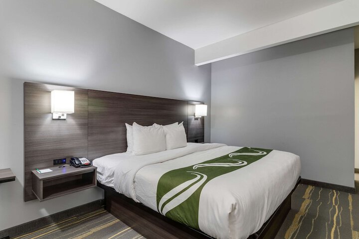 1 King Bed (11 of 16)