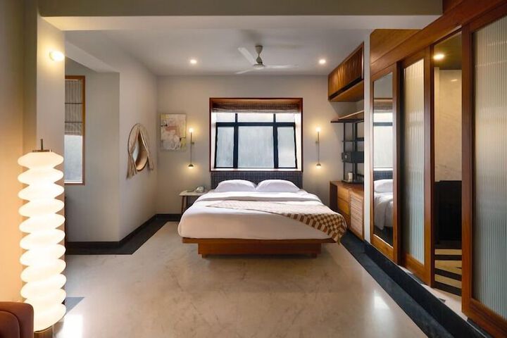 Room 8 of 27
