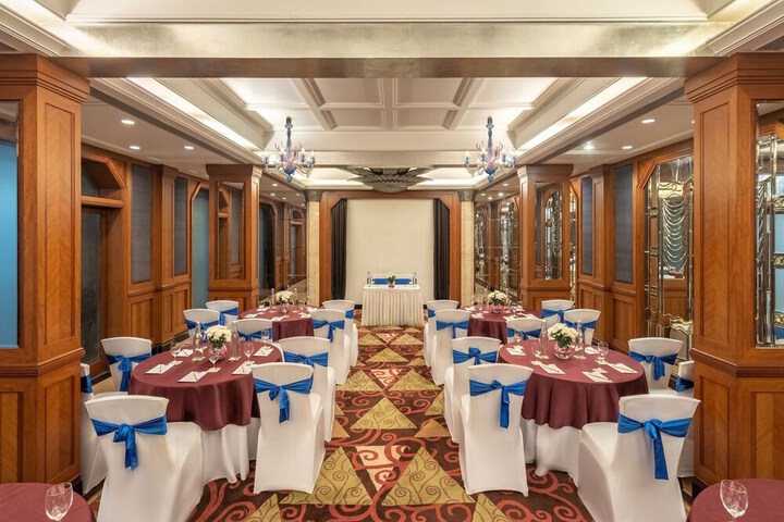Ballroom/Hall 34 of 40