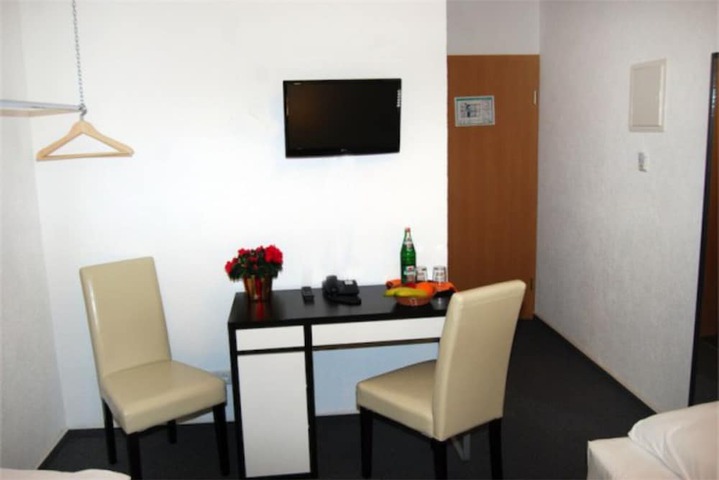 Room 19 of 41