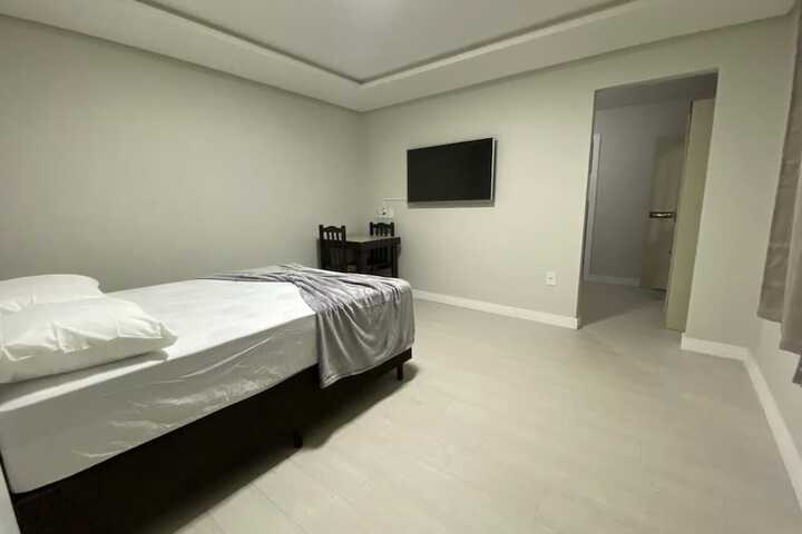 Room 14 of 18
