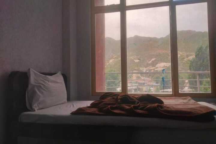 Room 10 of 19