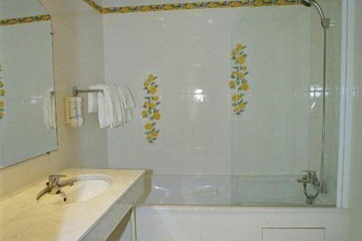 Room 32 of 52