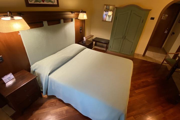 Room 9 of 80