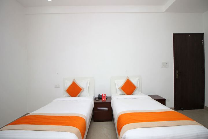 Room 8 of 10