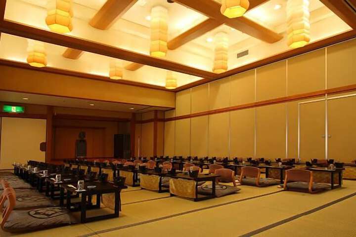 Ballroom/Hall 27 of 30