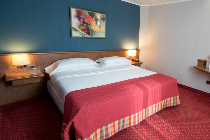 Room 7 of 40