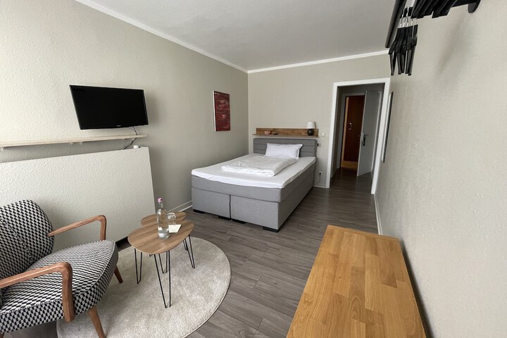 Room 16 of 128