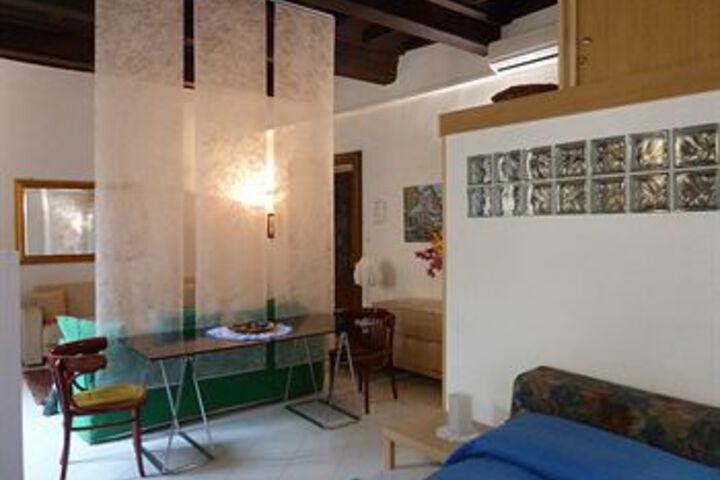 Room 42 of 60