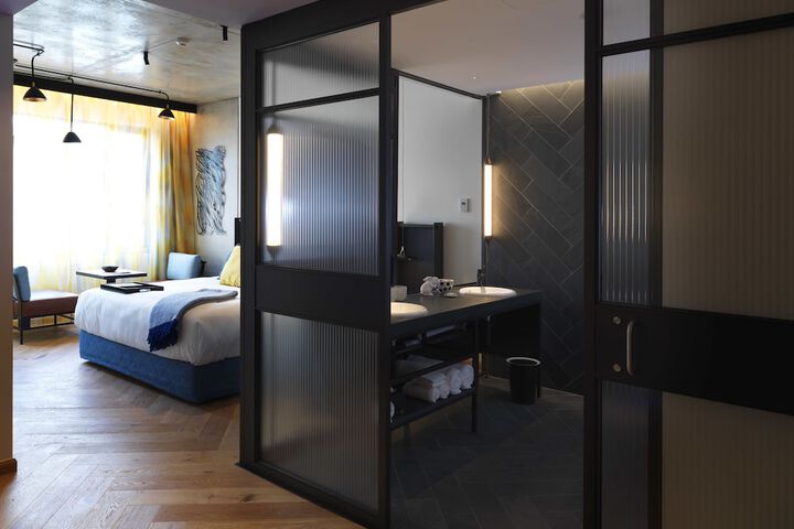 Room 6 of 58