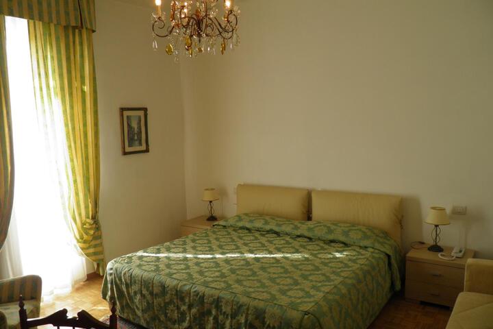 Room 44 of 127