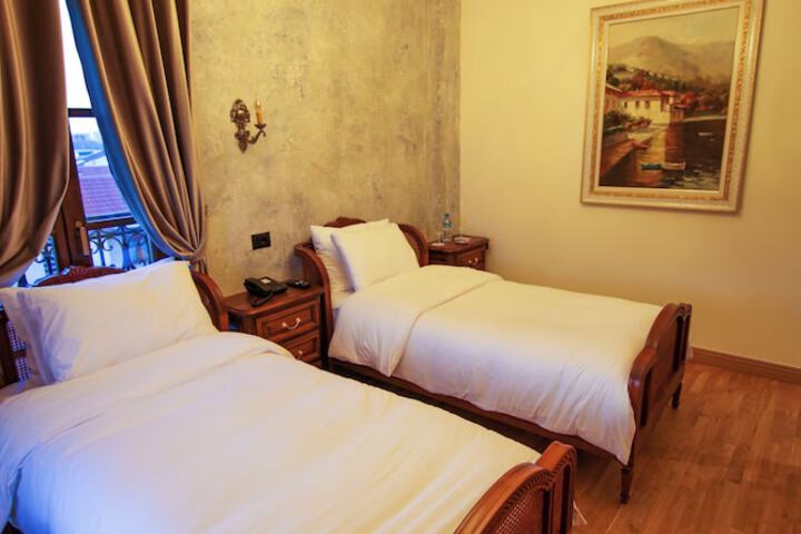 Room 13 of 44
