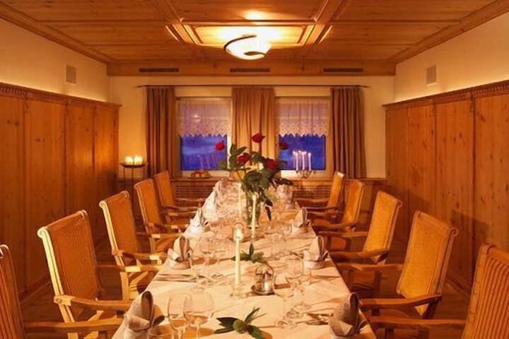 Dining 33 of 61