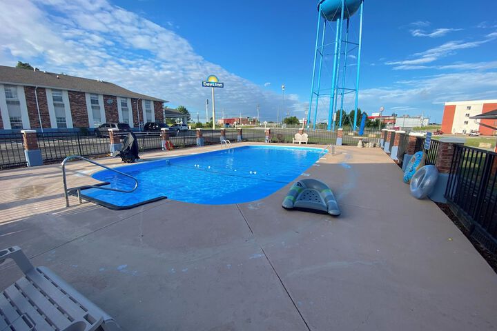Pool 22 of 34