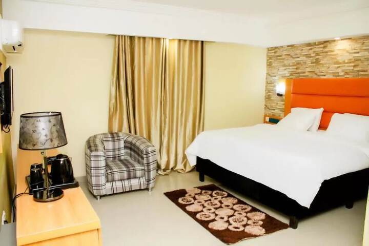 Room 14 of 37