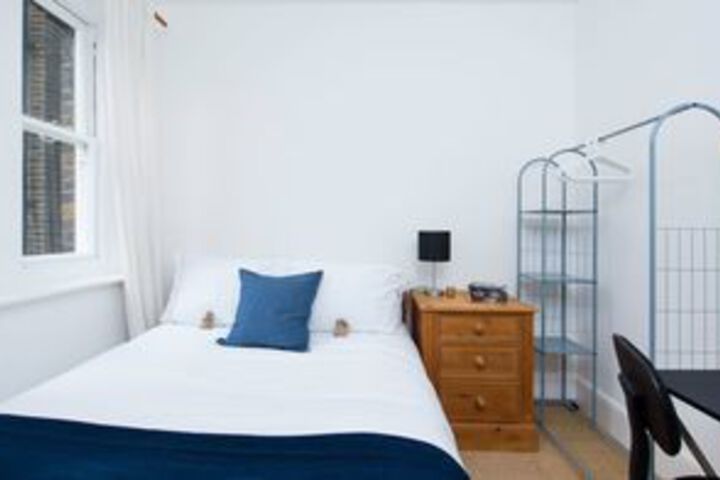 Room 7 of 18