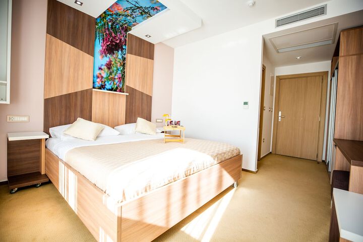 Room 9 of 40