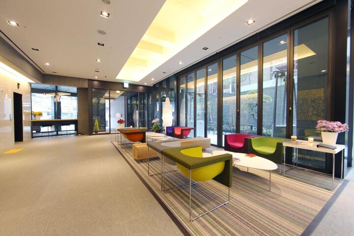 Guest Lobby