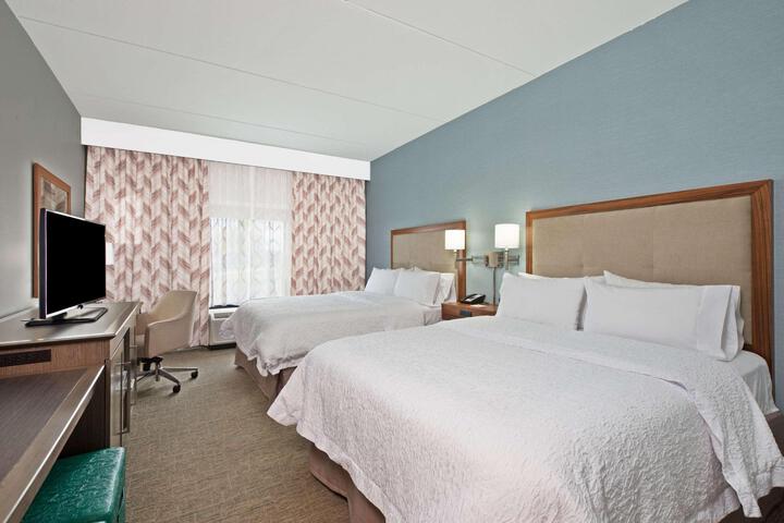 2 Queen Beds Mobility Accessible with Tub (1 of 6)