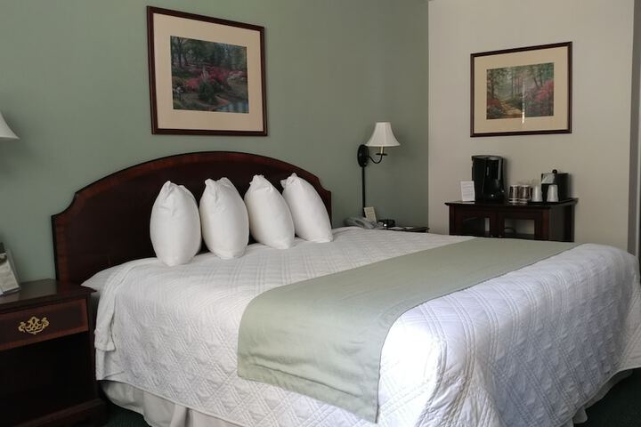 Room 7 of 18