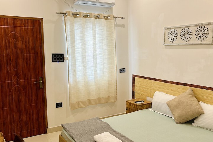 Room 10 of 19