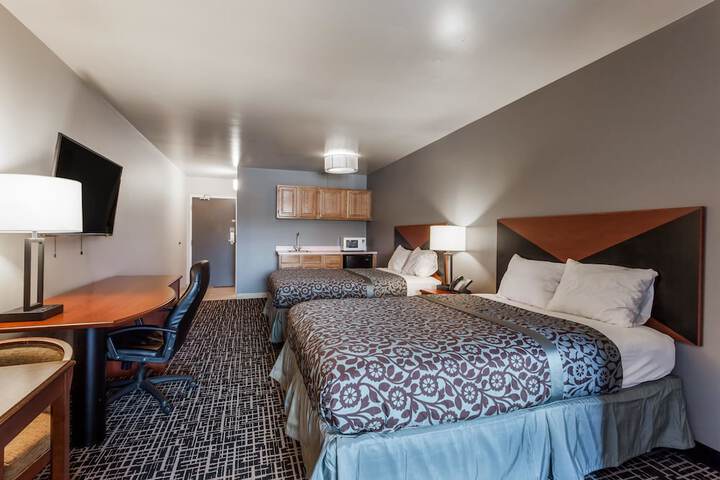 2 Queen Beds (2 of 12)