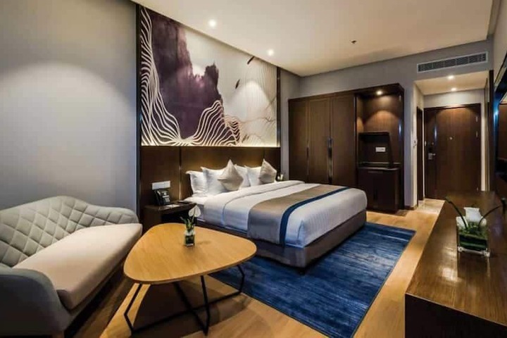 Room 14 of 28