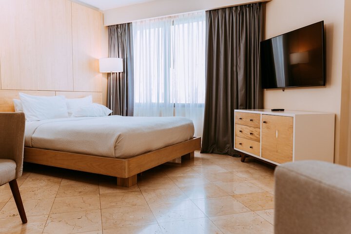 Room 15 of 104
