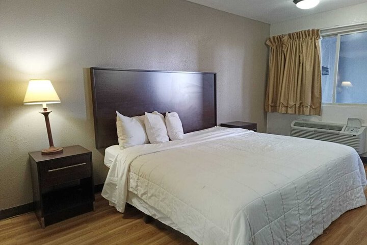 Room 13 of 38