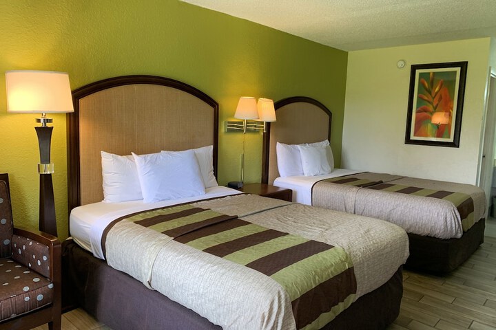 Basic 2 Queen Beds (2 of 4)