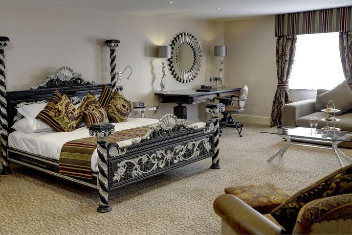Room 43 of 176