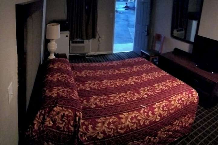 Room 6 of 19