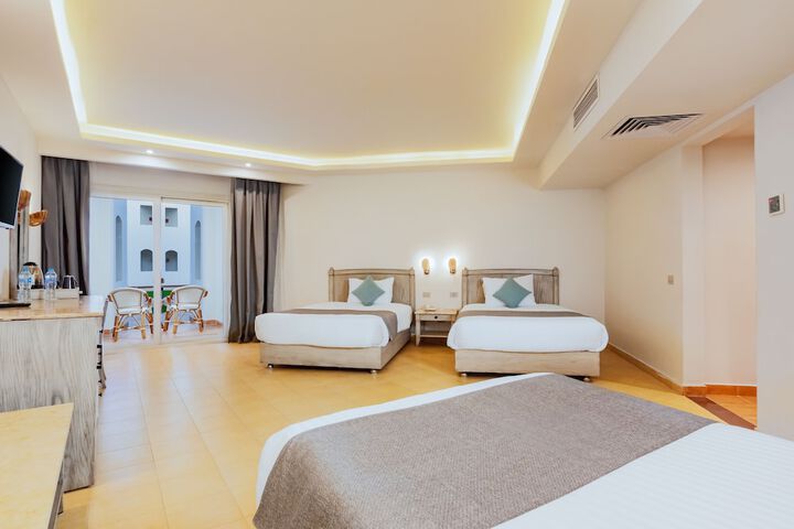 Room 6 of 34