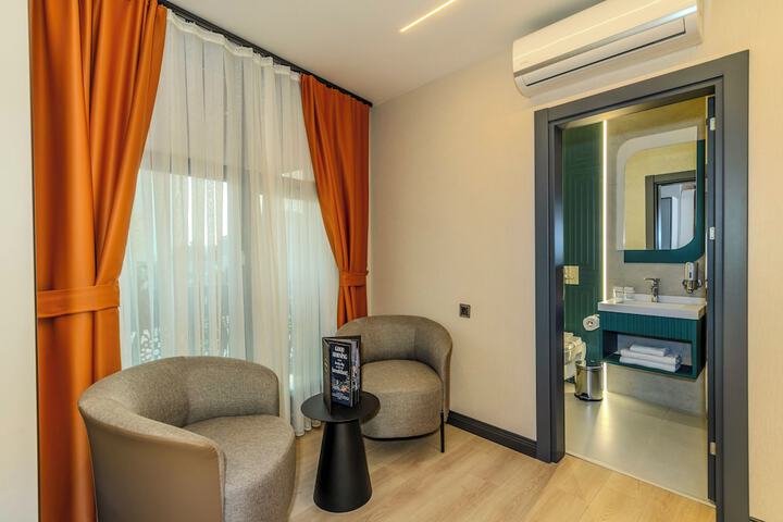 Room 73 of 106