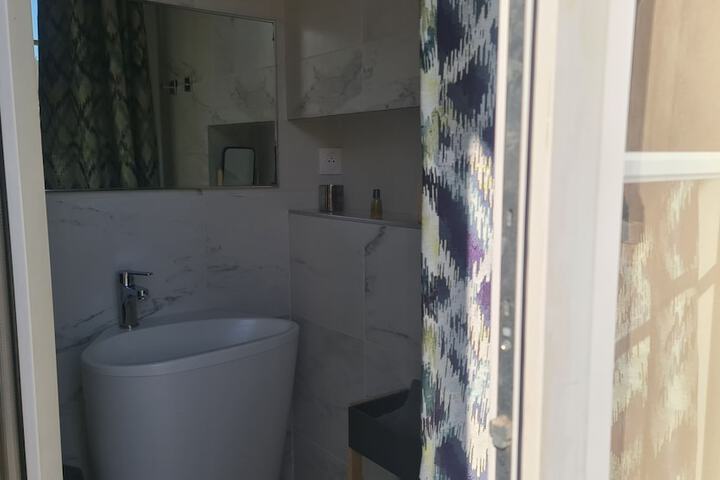 Room 105 of 118
