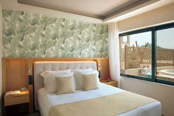 Room 32 of 159