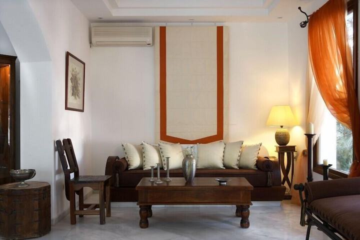 Guest Lobby