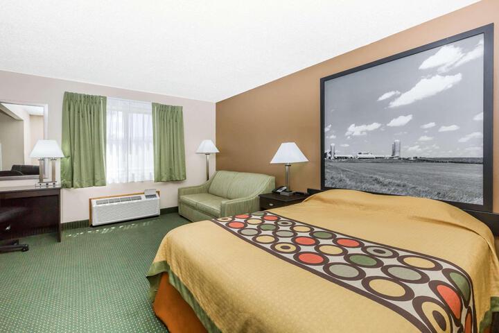 1 Queen Bed (9 of 12)