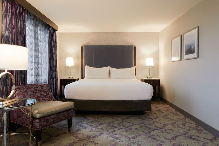 Deluxe Room 1 King (7 of 30)