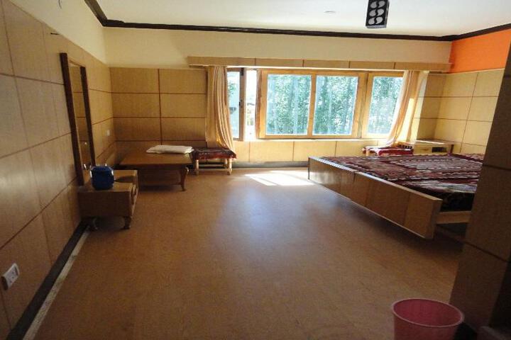 Room 3 of 5