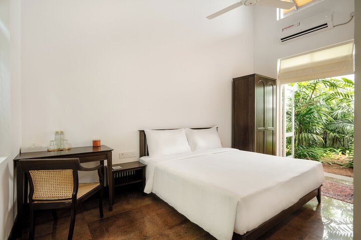 Room 5 of 20