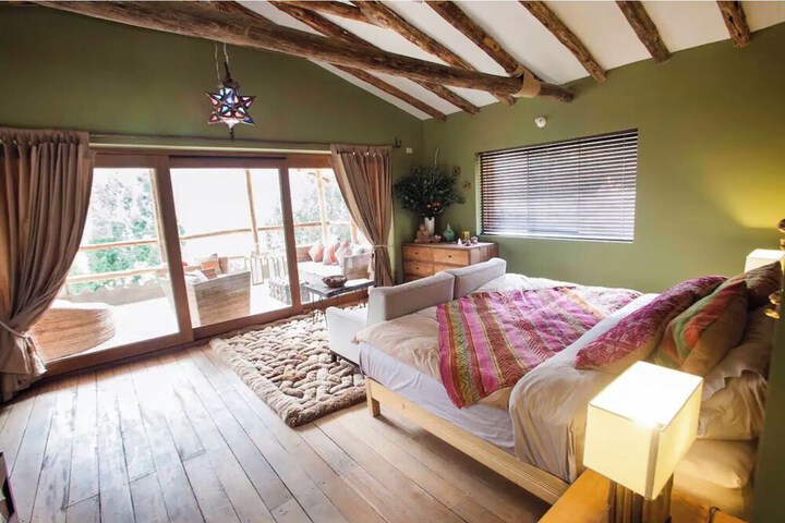 Room 8 of 18