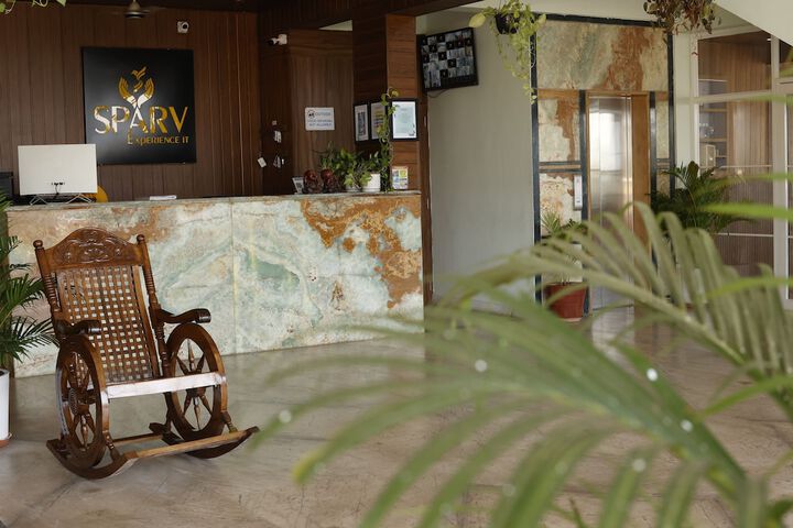 Hotel Interior 7 of 100