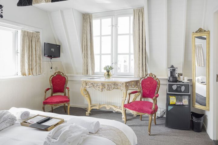 Room 4 of 45