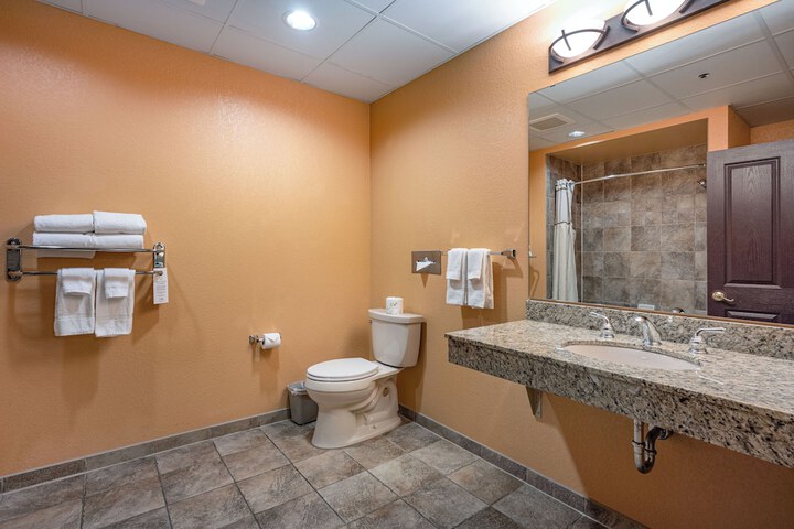 2 Queen Beds Mobility Accessible Villa Golf View (29 of 68)