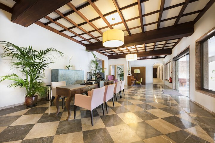Guest Lobby