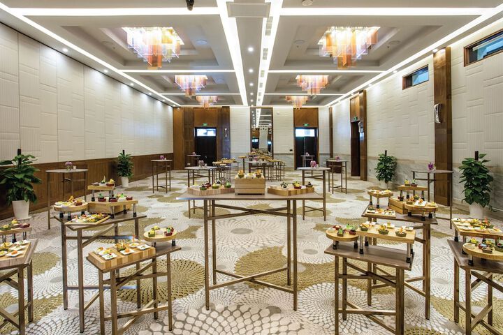 Ballroom/Hall 130 of 149