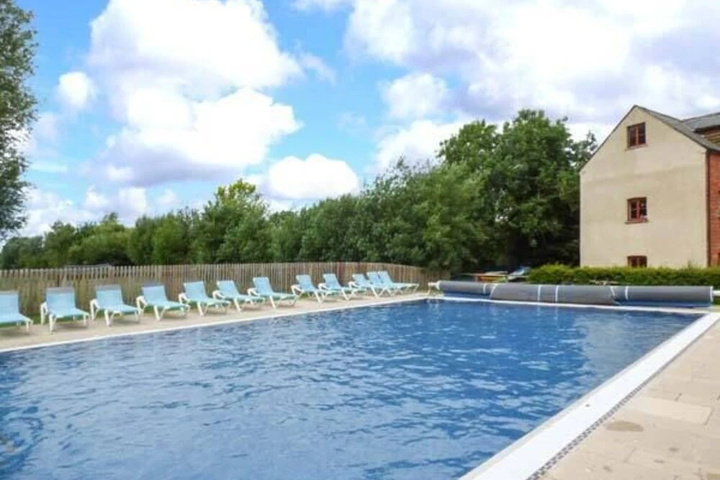 Pool 8 of 15