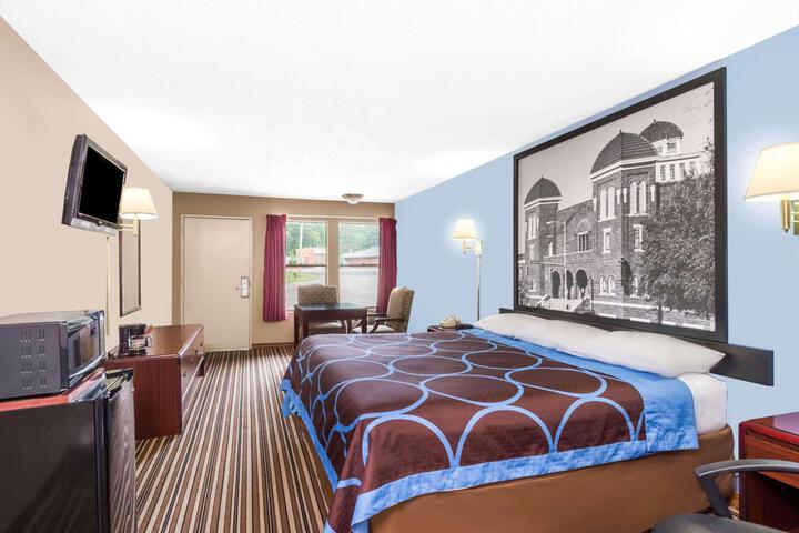 1 King Bed (2 of 10)